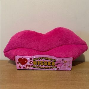 Kiss Lips Weighted Snug Bud